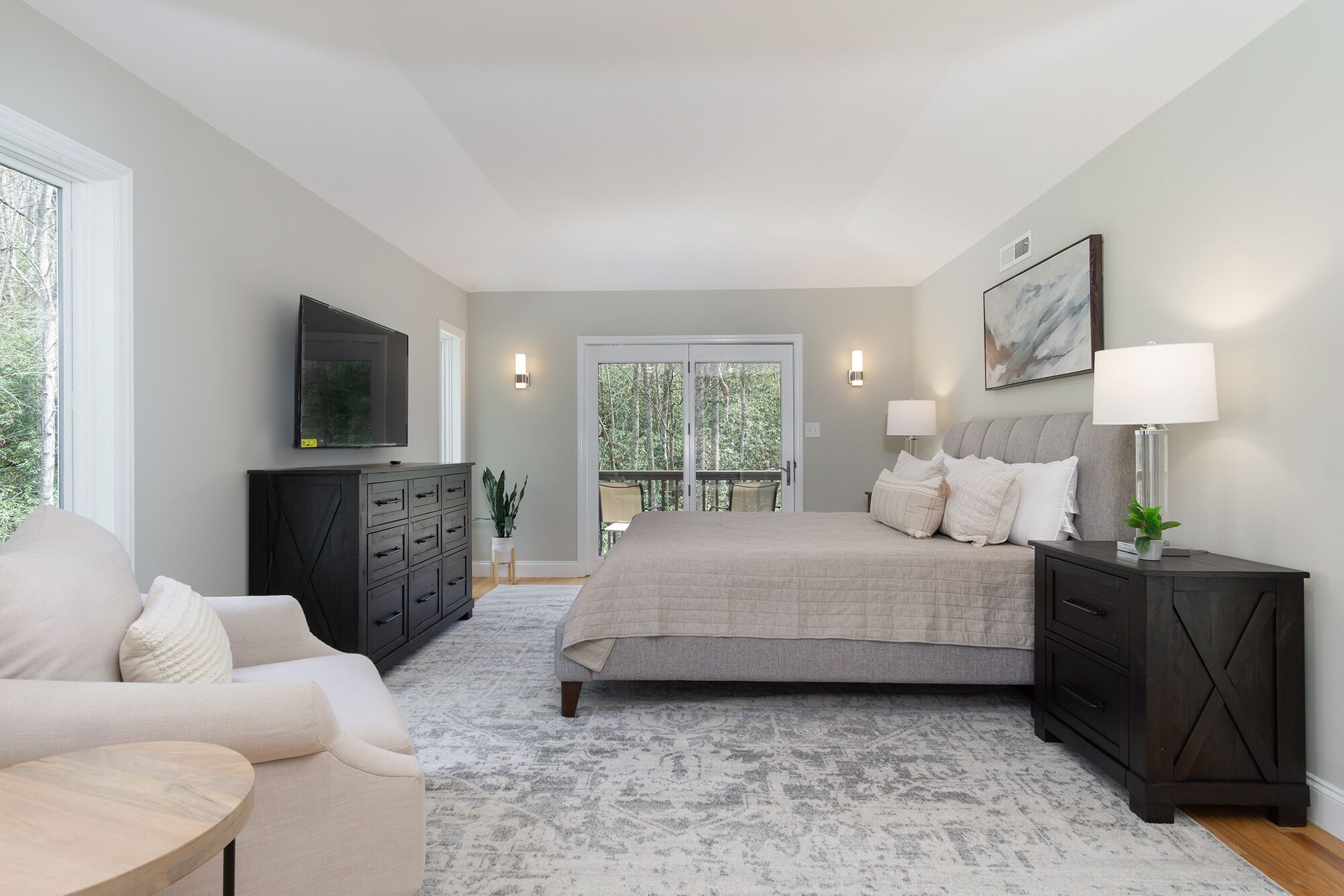 5 bedrooms, iron/ironing board, travel crib, WiFi