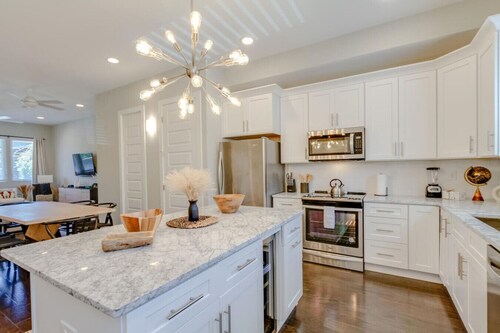 City Chic-Private Rooftop-Mins To Downtown