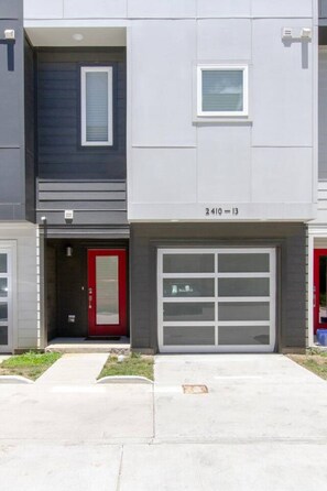Exterior - Modern Luxe Townhome | Rooftop Terrace | Spacious (Nashville)