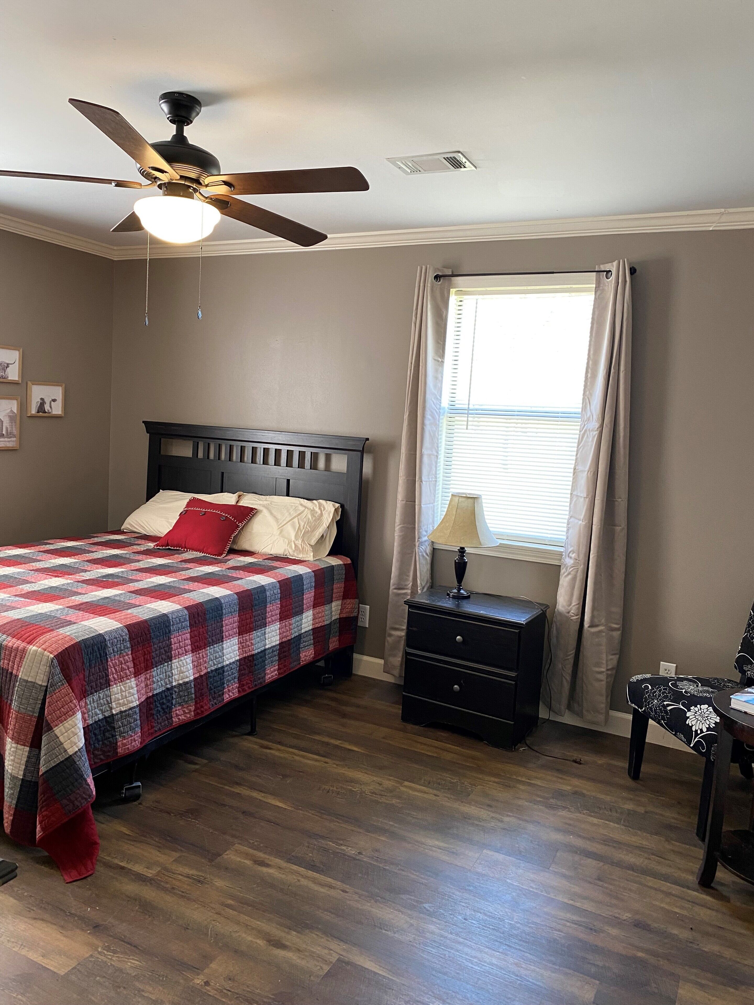 Farmhouse with easy access to state parks, lake, golf course