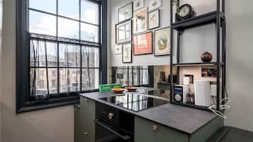 Fridge, microwave, oven, dishwasher