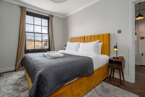 1 chambre, bureau, fer et planche à repasser, accès Internet