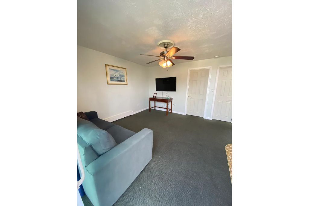 lovely 2-bedroom apartment with pool 3B