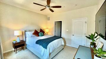 4 bedrooms, iron/ironing board, WiFi, bed sheets