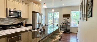 Quiet and cozy 3BR & 3BA in DC less than 10 minutes from the Metro