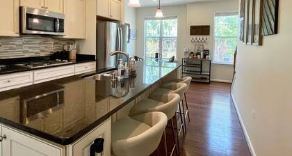 Quiet and cozy 3BR & 3BA in DC less than 10 minutes from the Metro
