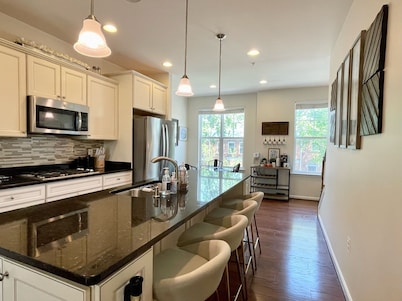 Charming DC Townhome with 3 Private Bedroom Suites