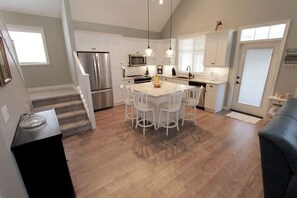 Fridge, microwave, oven, stovetop - Steps from the beach and Pool #62 (Osoyoos)