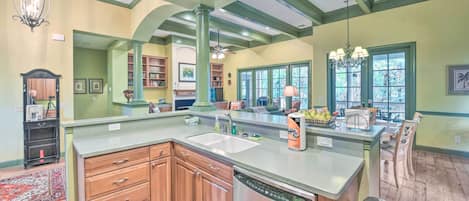 Fridge, microwave, stovetop, dishwasher