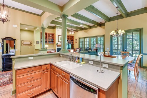 5 Mi to Old Town Bluffton: Cottage w/ Patio