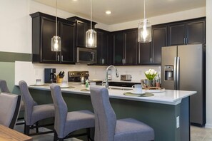 Fridge, microwave, oven, stovetop - Charming Villa | Themed Rooms | Prime Location (Four Corners)