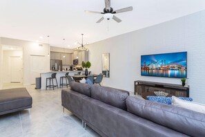 TV, offices - Champions Gate: Free Clubhouse, 2-BR Retreat! (Four Corners)
