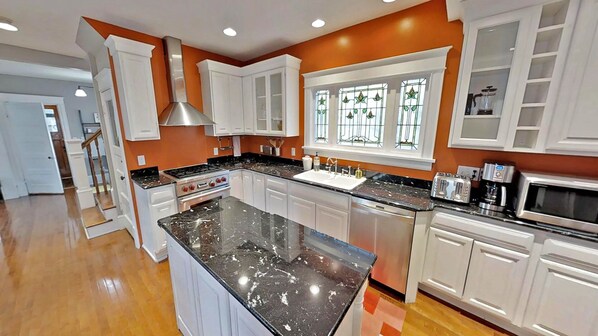 บ้านพัก, หลายเตียง, ห้องครัว, วิวสวน | ครัวส่วนตัว | ตู้เย็น, ไมโครเวฟ, เตาอบ, เตาประกอบอาหาร