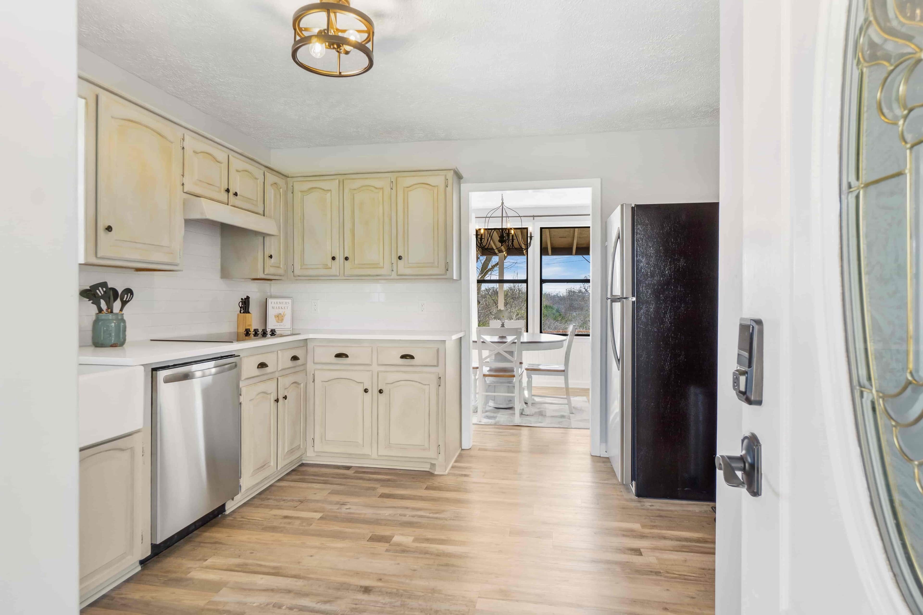 冰箱、微波炉、烤箱、炉灶