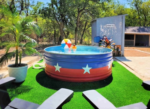 Cozy Cottage just 15 Mins North of Downtown Weatherford!