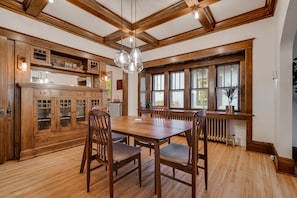 House, Multiple Beds, Fireplace, Garden View | Dining