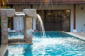 Premium bedding, pillow-top beds, free WiFi, bed sheets - Tao Destinations (Tamarindo)