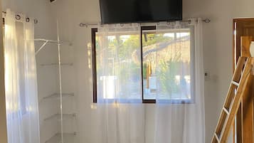 Economy Triple Room | Premium bedding, pillow-top beds, free WiFi, bed sheets