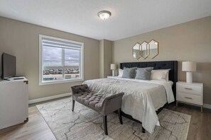 3 bedrooms, desk, iron/ironing board, free WiFi