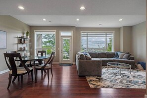 Téléviseur connecté, foyer, bureau