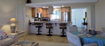Palm Desert retreat right on the golf course with King en-suite