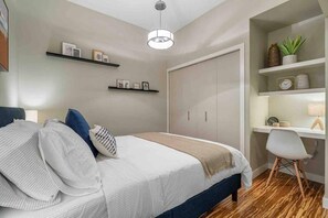 3 bedrooms, iron/ironing board, free WiFi, bed sheets - 2BR Condo in Beltline near Restaurants & Shops including Parking (Calgary)