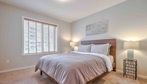 2 chambres, fer et planche à repasser, accès au Wi-Fi (inclus)