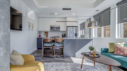 Vibrant & Modern Condo with Patio near LRT