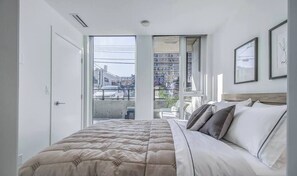 3 slaapkamers, een strijkplank/strijkijzer, gratis wifi, beddengoed