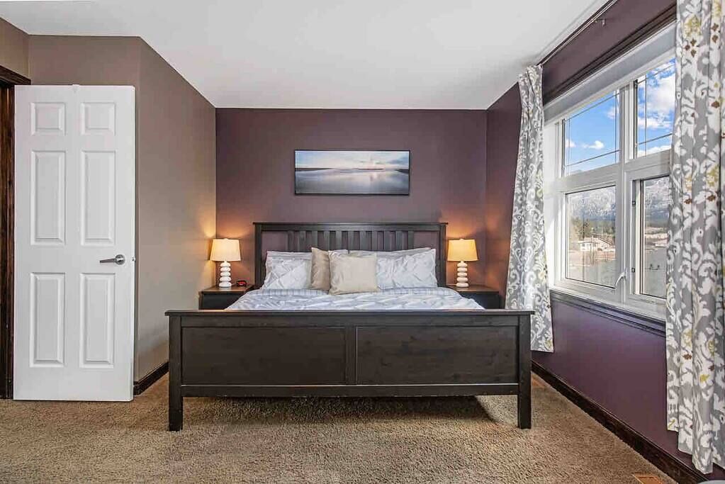 3BR Townhome Near River & Skiing