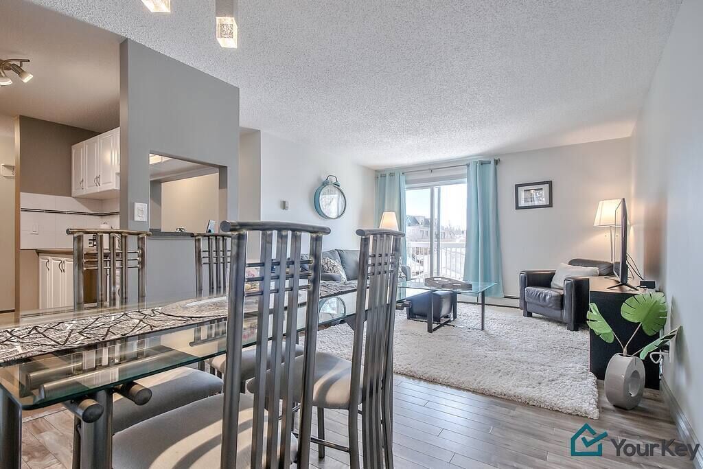 2BR 1BA Near 17th Ave with Parking