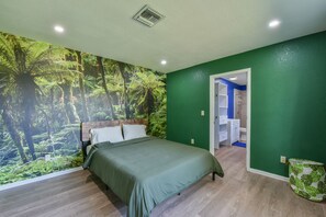 6 bedrooms, desk, free WiFi, bed sheets