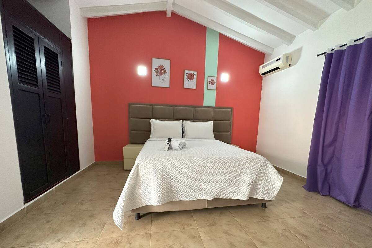 Habitación doble estándar | Ropa de cama de alta calidad, wifi gratis y ropa de cama