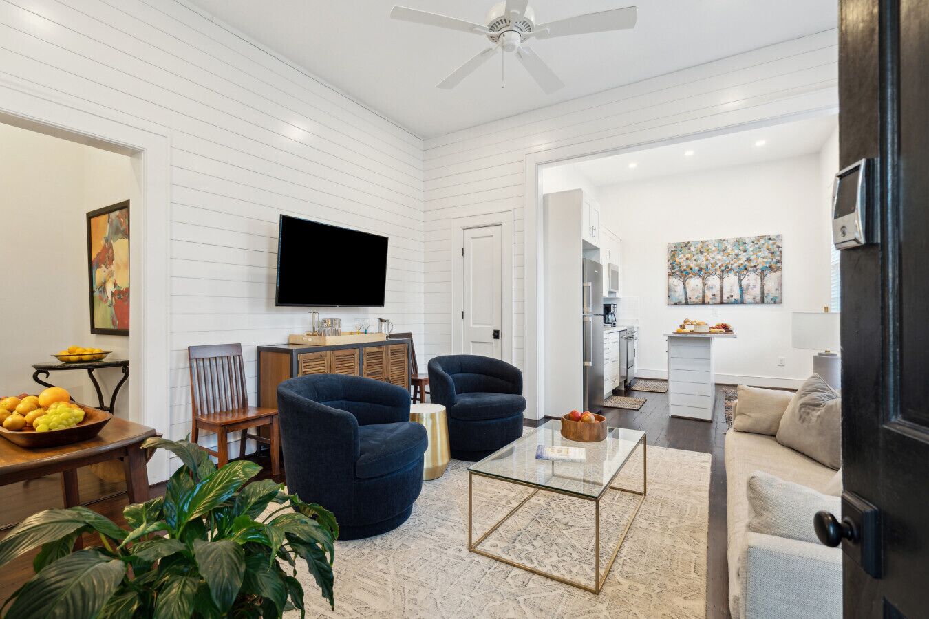 Una televisión, libros