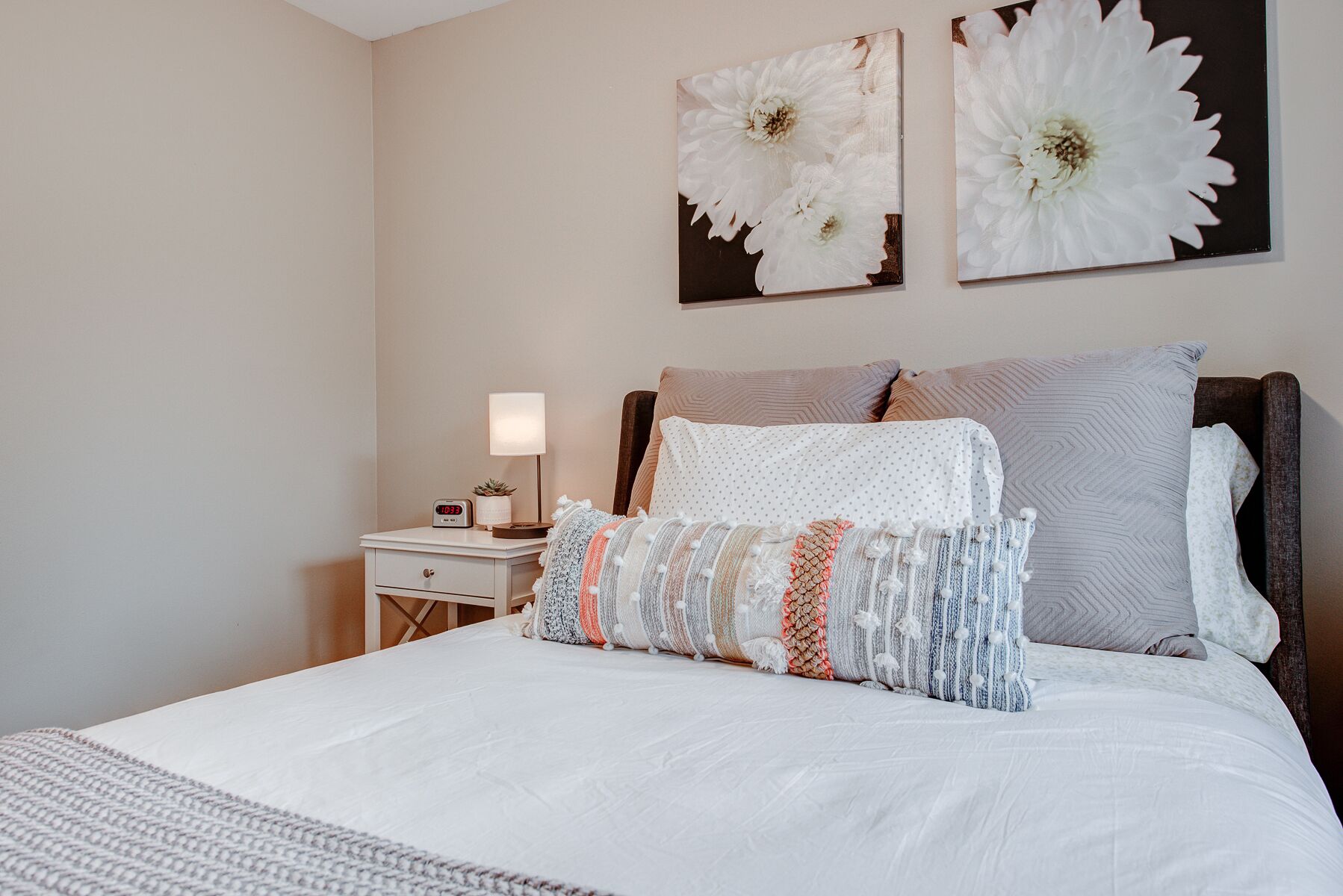 Peaceful Getaway in Desirable Edmonds Near Seattle. ADA accessible.