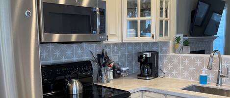 Refrigerador, microondas, horno, placa de cocina