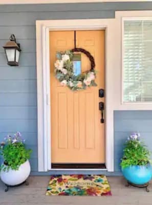 Exterior detail - Mountain Escape | 2 Bed, 2 Bath Home | High-Speed WiFi, Family and Pet-Friendly (Flagstaff)