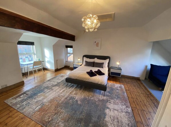 4 bedrooms, desk, iron/ironing board, free WiFi