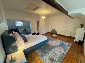 4 bedrooms, desk, iron/ironing board, free WiFi