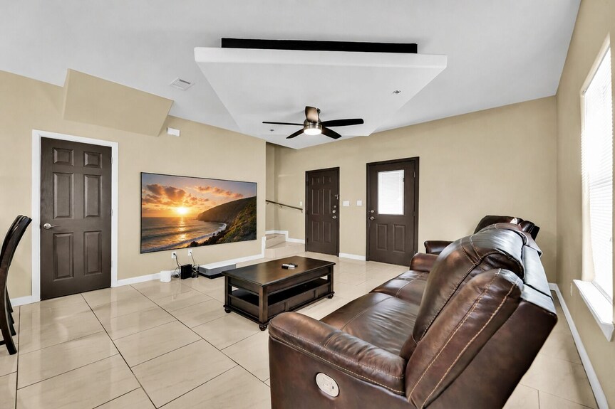 Relax And Enjoy In Our Luxury Townhome Getaway - 麥卡倫