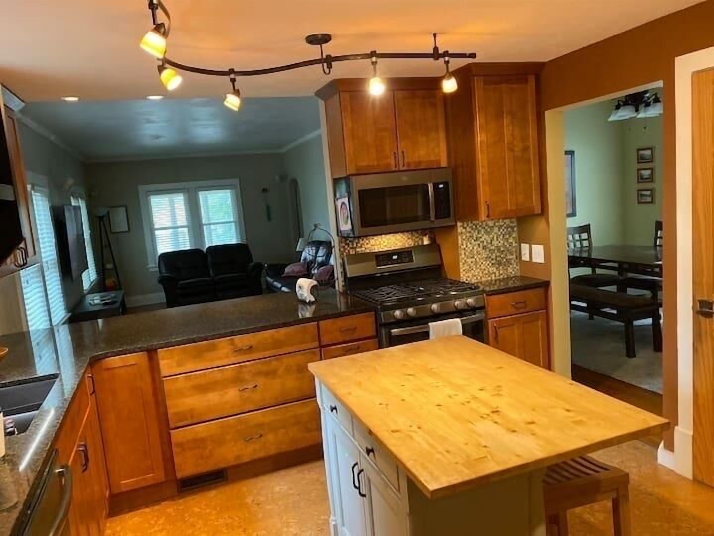 Arbor Hill-Renovated Bungalow-Midtown location close to everything