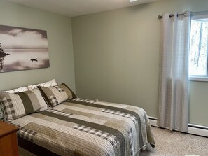 3 bedrooms, desk, iron/ironing board, free WiFi