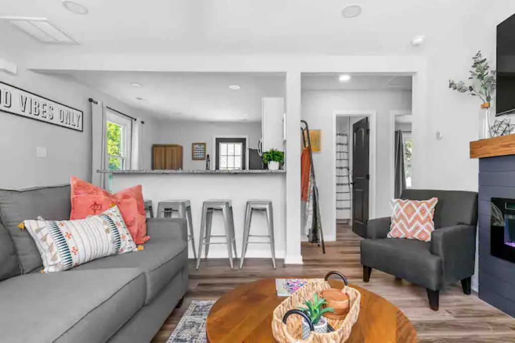 *Monthly* Renovated 2br Mod Boho Chic SMART HOME