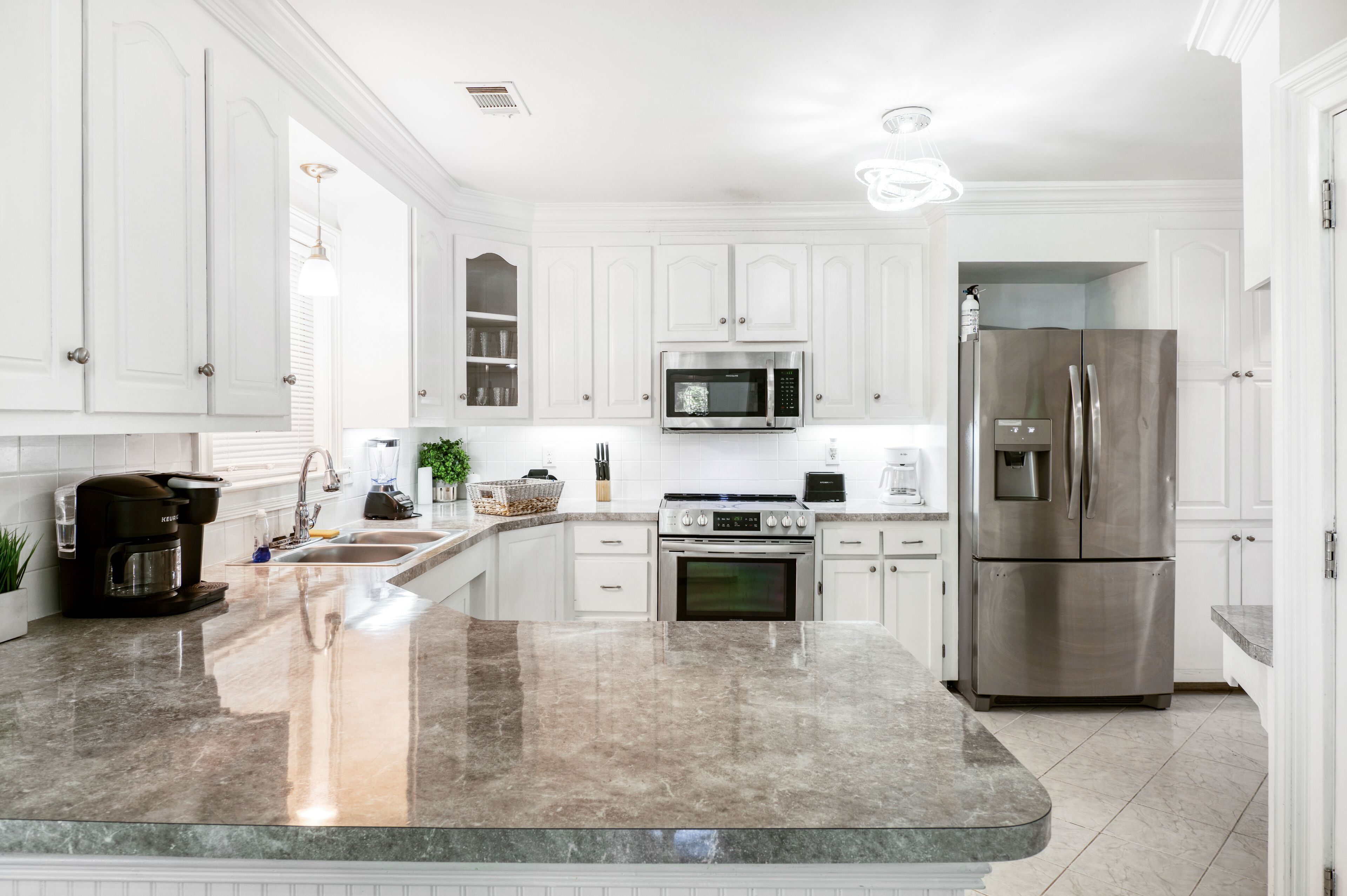 Brand New Listing!! 8BR 4BA / Gated Single Family Home, Pool, Hot Tub