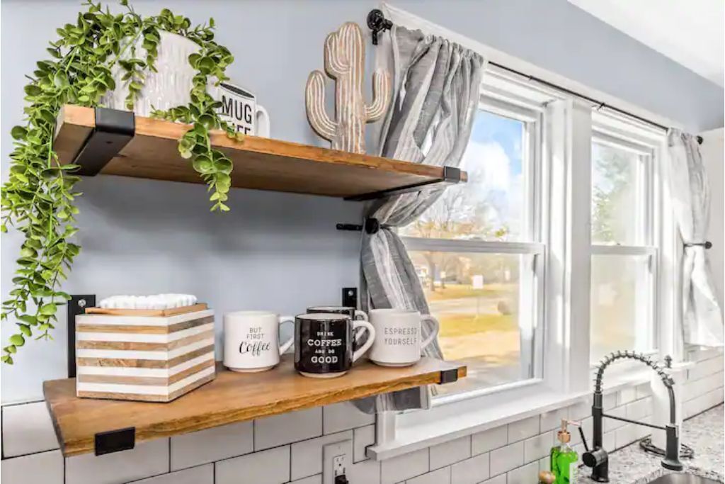 Spacious 2 BR with Fireplace and Private Backyard