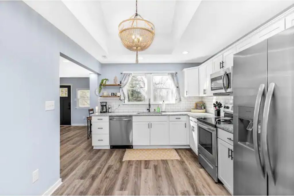 Spacious 2 BR with Fireplace and Private Backyard