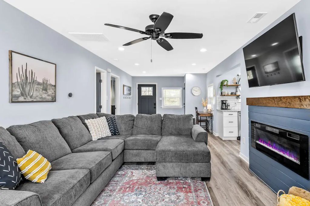 Spacious 2 BR with Fireplace and Private Backyard