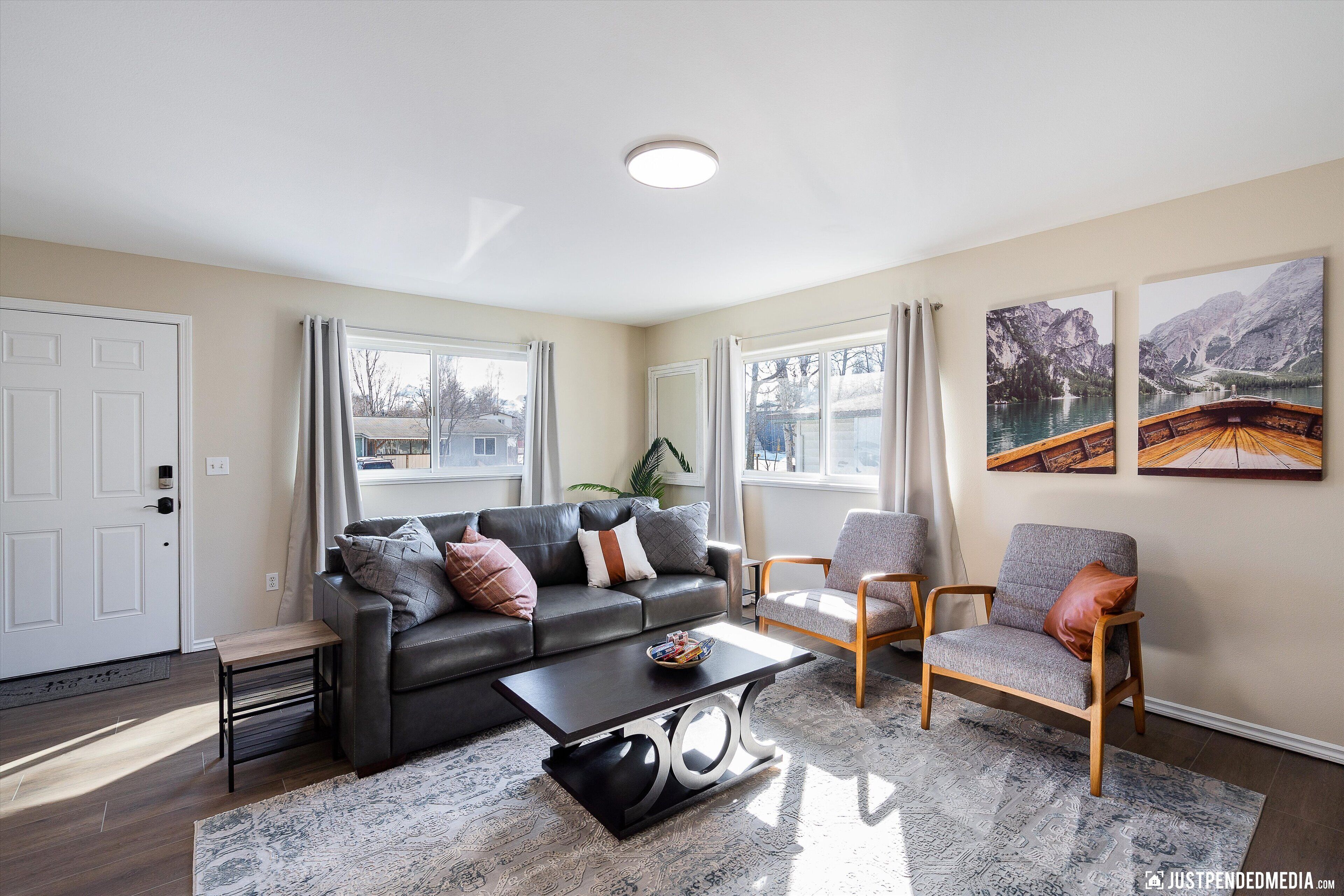 Spacious, bright, convenient to everything!