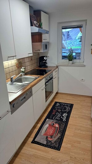 Mikrowelle, Ofen, Herdplatte, Geschirrspüler