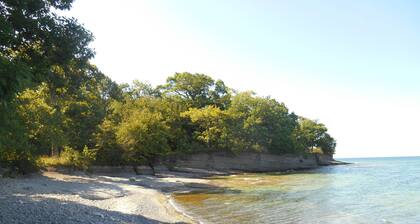 Royal Road Retreat ~ Cheesemaker’s Loft
(sleeps 6 max)